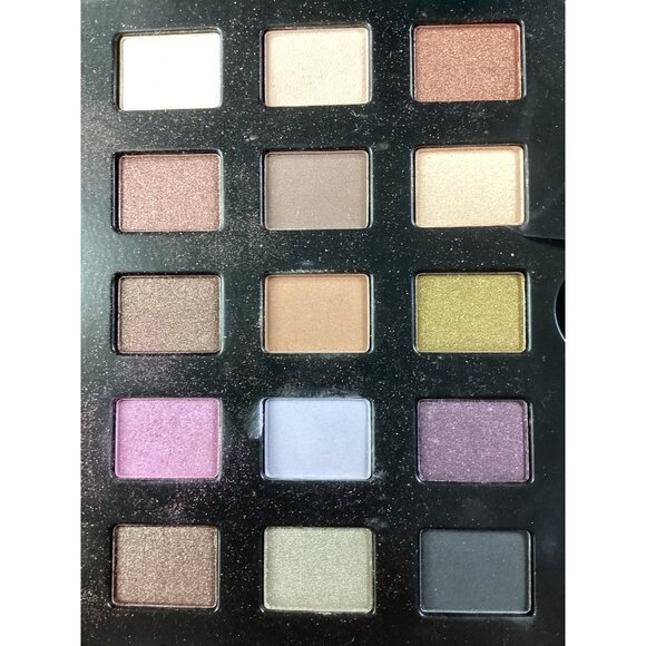 35 Color Eyeshadow Palette With Blue Velvet Storage Case & Mirror - Picture 4 of 6